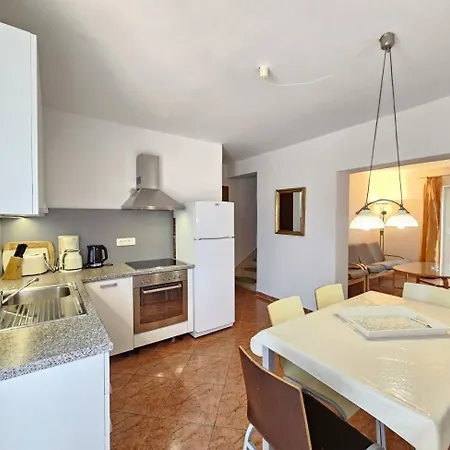 Tomislav Nv 8 Pax - With Sea View, 250 M From The דירה נובי ווינודולסקי