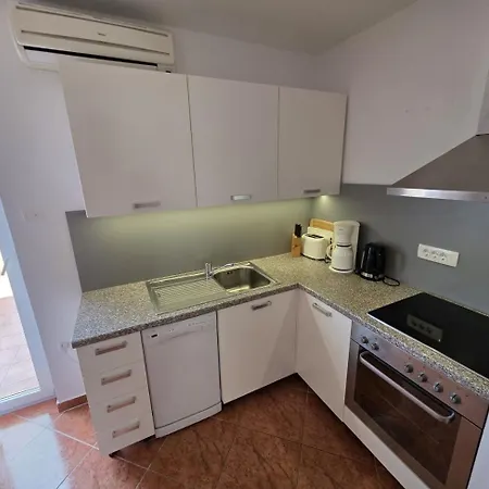 Tomislav Nv 8 Pax - With Sea View, 250 M From The נובי ווינודולסקי