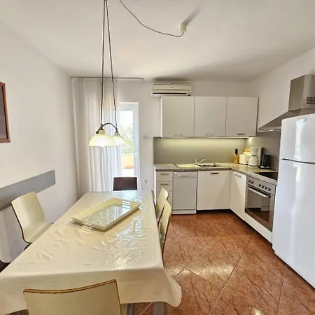 Tomislav Nv 8 Pax - With Sea View, 250 M From The נובי ווינודולסקי